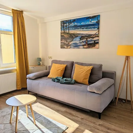 Błękitny Wieloryb Przy Plaży, Molo, Idealny Dla Podróżników