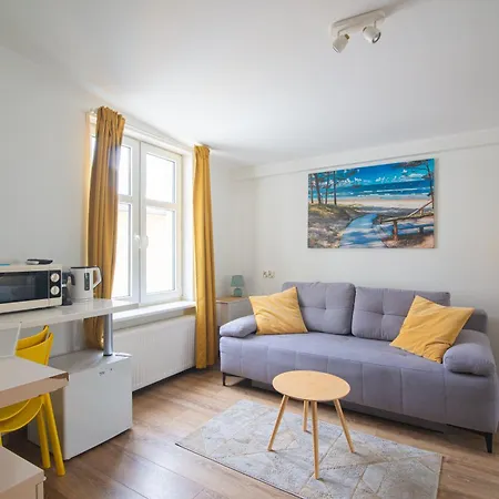 Blekitny Wieloryb Przy Plazy, Molo, Idealny Dla Podroznikow *