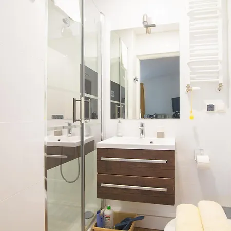 Blekitny Wieloryb Przy Plazy, Molo, Idealny Dla Podroznikow * Sopot