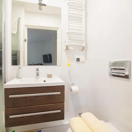 Błękitny Wieloryb Przy Plaży, Molo, Idealny Dla Podróżników *